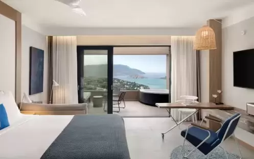 Sapphire Zen Suite with outdoor jacuzzi