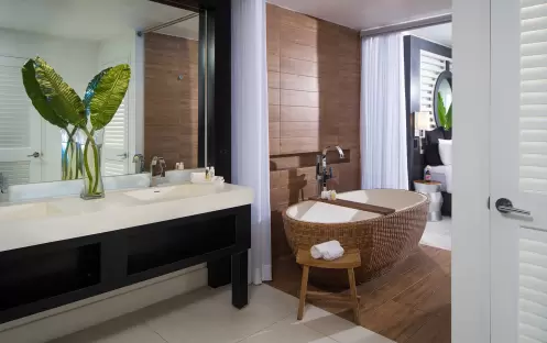 S Hotel Jamaica - Junior Suite King Ocean View Bathroom