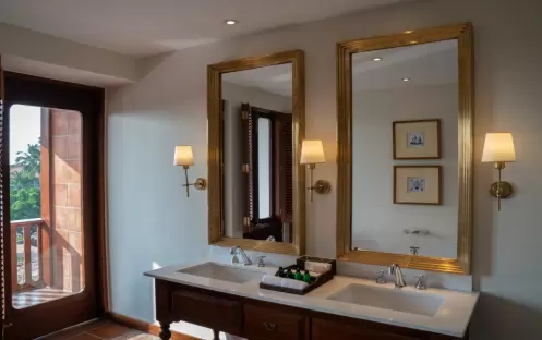 Premium Suite Bathroom