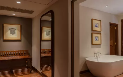 Premium Suite Tub Area