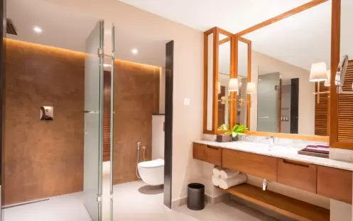 Premium Pool Access Room Bathroom