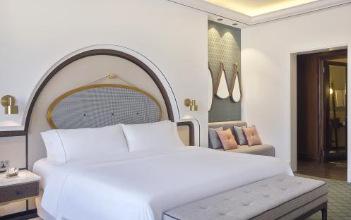 Westin Dubai Mina Seyahi Beach Resort & Marina_Westin Club Skyline_Bedroom King (2)
