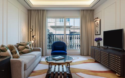 Westin-Dubai-Mina-Seyahi-Beach-Resort-&-Marina_Westin-Club-Suite_Living-Room