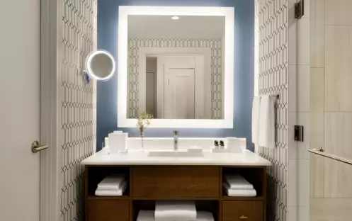 Fairmont 1 King Room Bathroom