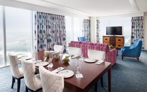 Grand Suite Dining Table