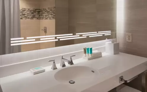 2 Queen Beds with City View Bathroom 2 Queen Beds with City View Bathroom