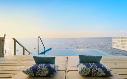 Centara Grand Island Maldives - Club Sunset Overwater Pool Villa