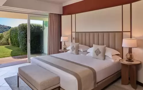 Junior Suite with Garden & Jacuzzi Junior Suite with Garden & Jacuzzi