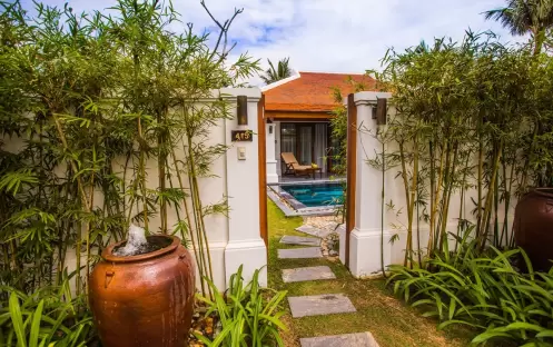 Spa Pool Villa, Entrance