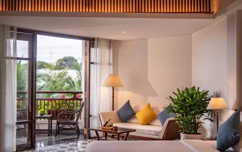 Deluxe Room, Living