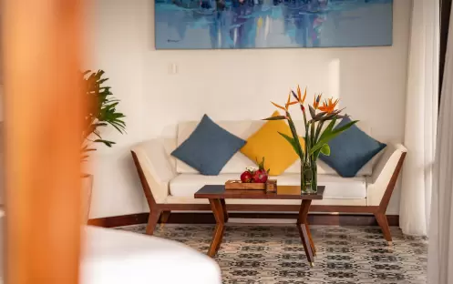 Terrace Room, Sofa