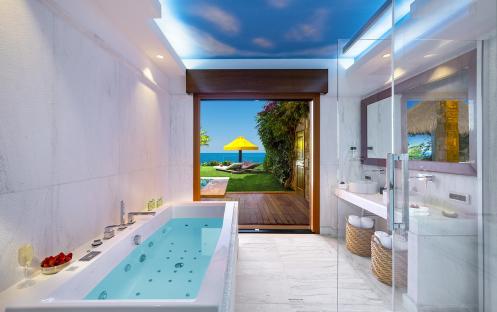 Luxury Bathroom ONE Royal Spa Villa
