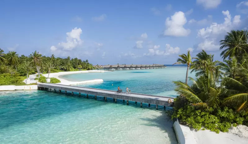 Niyama Private Islands Maldives, Couple On Bridge