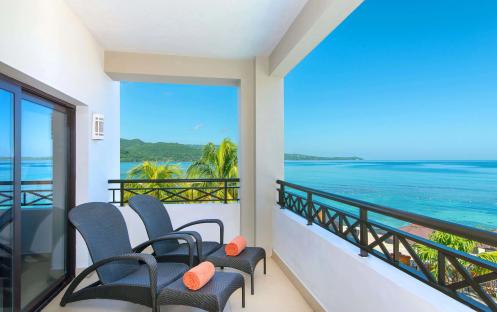 Preferred Club Master Suite Ocean Front, Balcony