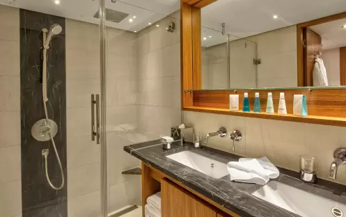 AmaWaterways AmaMagna - Bathroom
