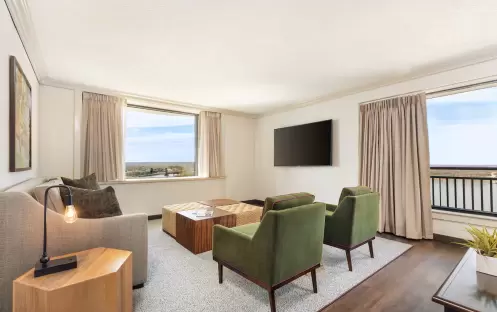 Deluxe Waterfront 1 Bedroom Suite