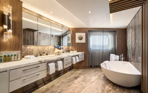 Oceania Cruises A-Class Vista Suite 0