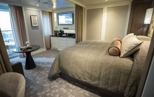 Regent Seven Seas SPLENDOR Concierge Suite LR 1