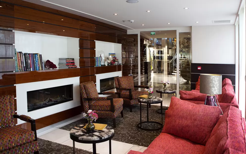 AmaWaterways SONATA_Library 2.JPG