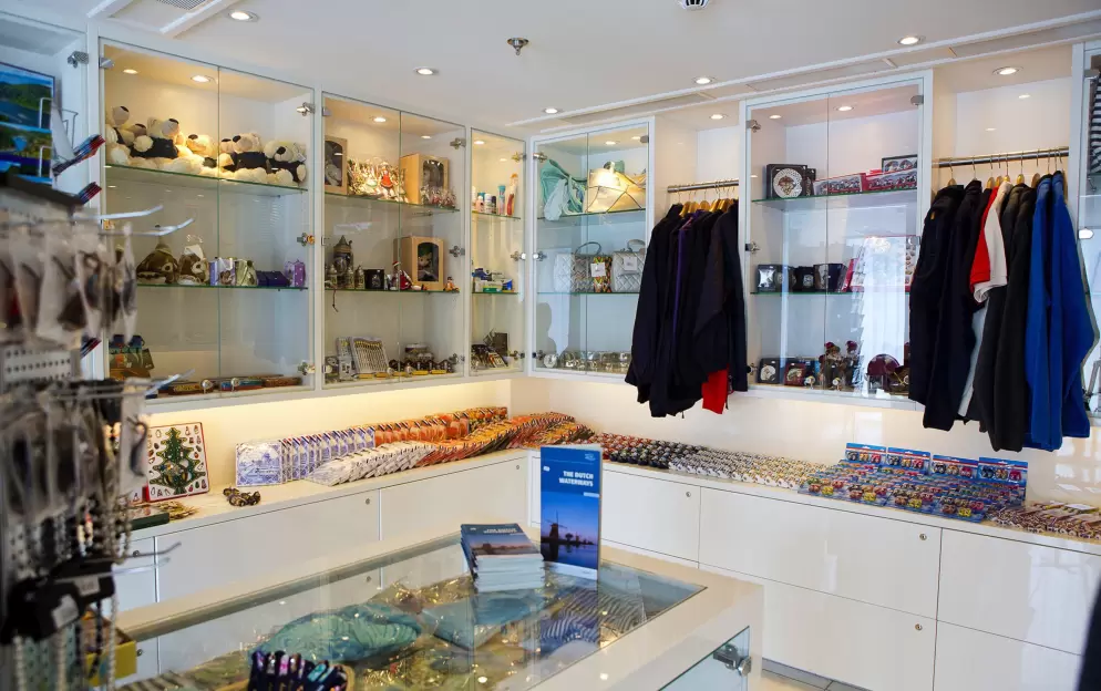 AmaWaterways SONATA_giftshop.JPG