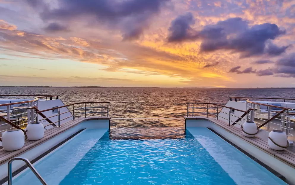 Ponant Le Jacques Cartier - Pool, ©PONANT, credit. Mike Lougie.jpg