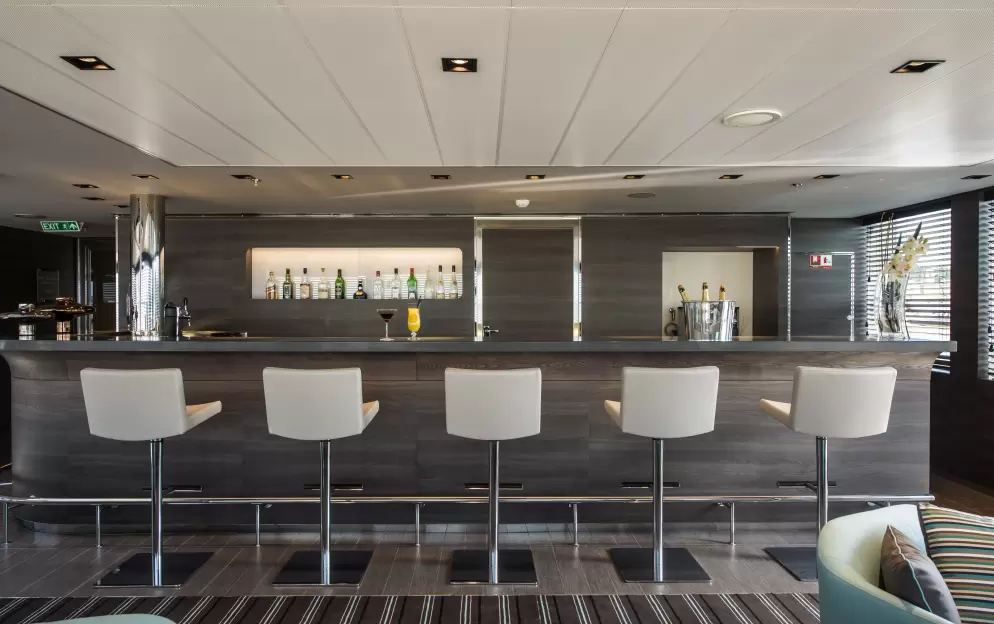Le Soleal, Panorama Lounge ©PONANT François Lefebvre copy.JPEG