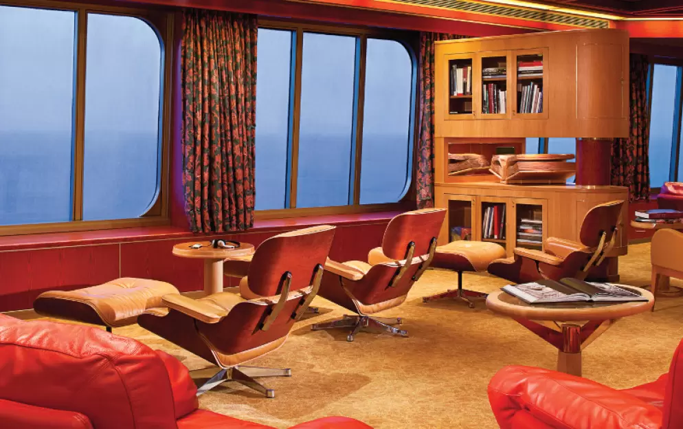 Holland America Line R-Class Explorers Cafe.jpg