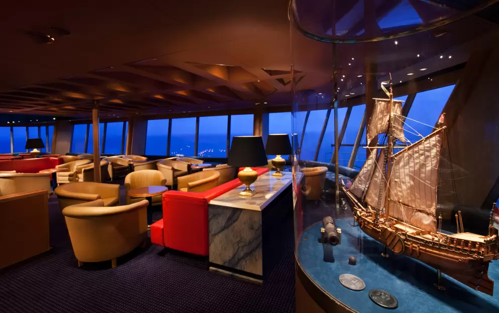 Holland America Line Vista-Class Interior Crow's Nest 2.jpg