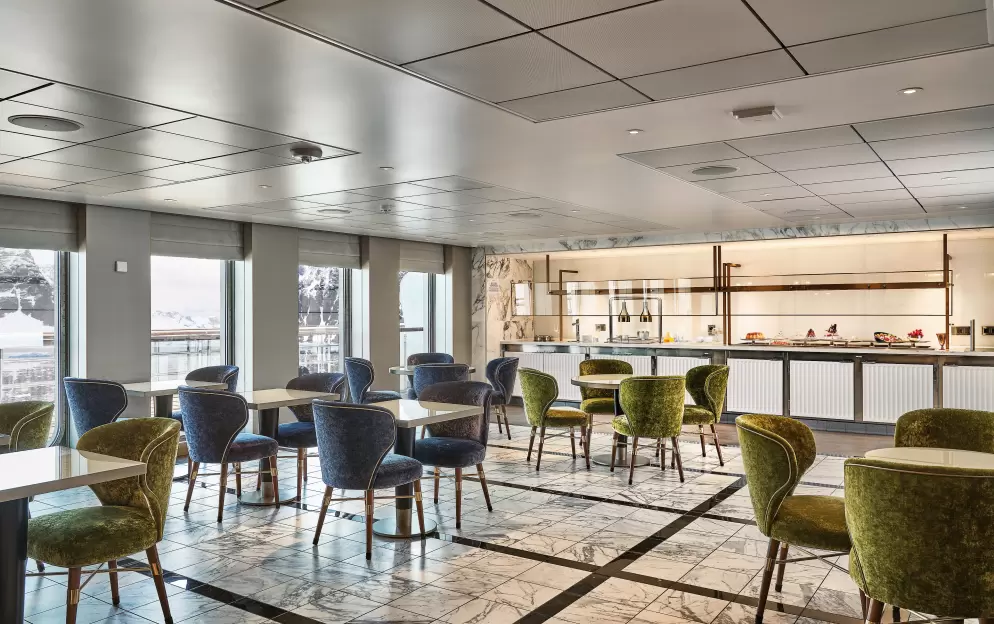 SILVERSEA Silver Endeavour Arts Cafe 0.jpg