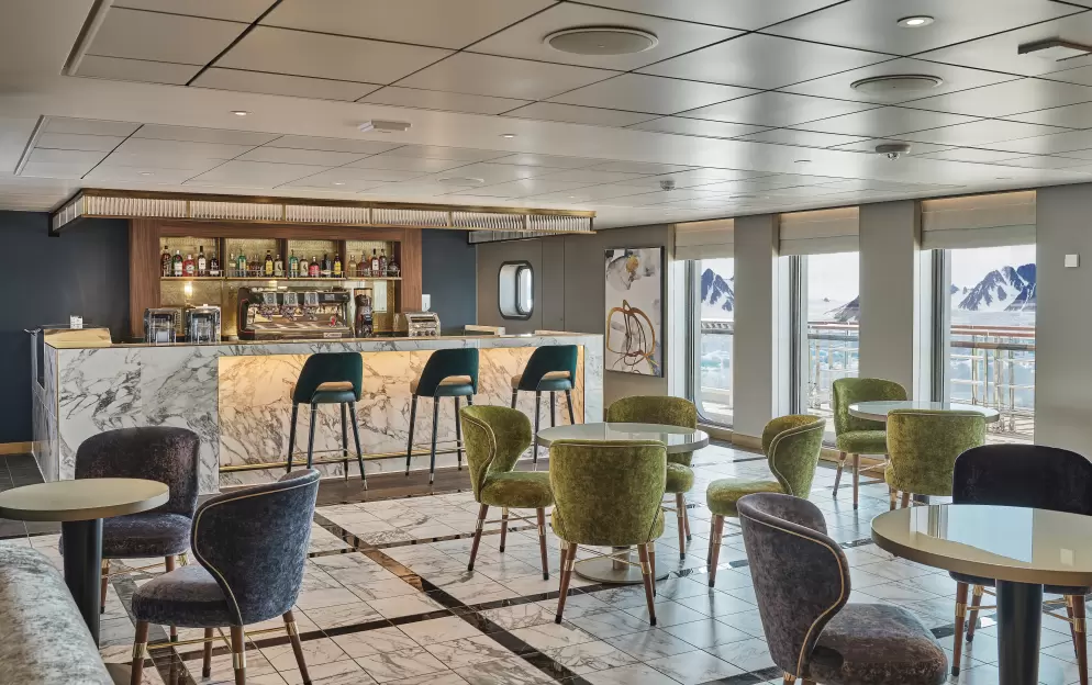 SILVERSEA Silver Endeavour Arts Cafe 1.jpg