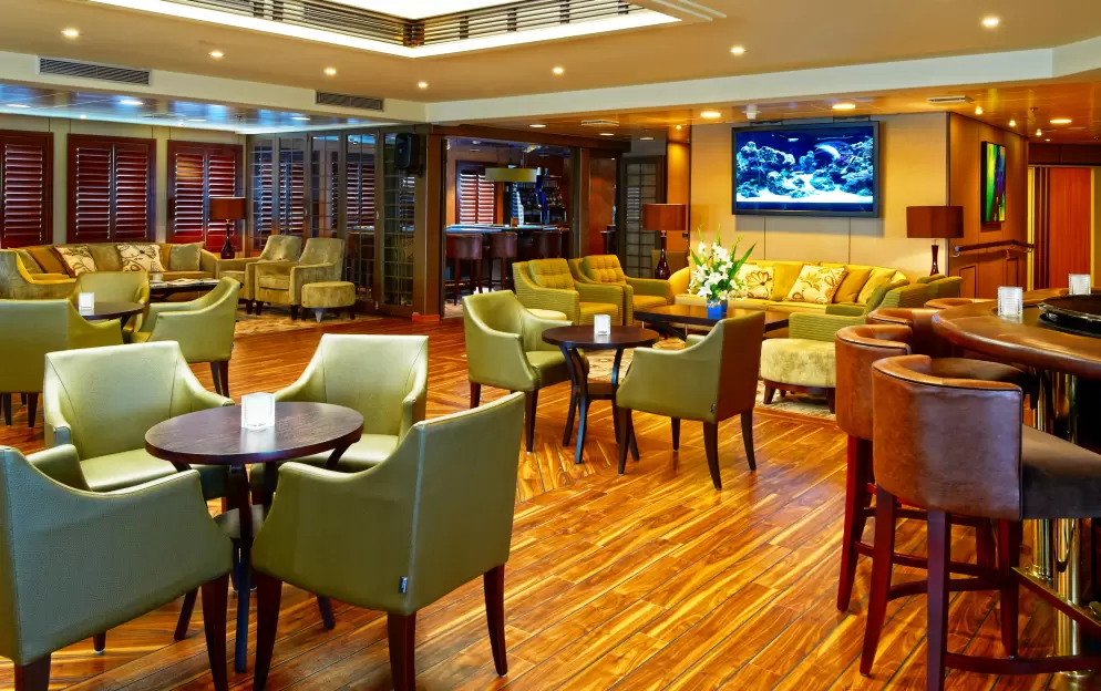 Windstar Wind Star & Wind Spirit Interior The Lounge 1.jpg
