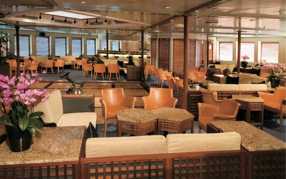 Windstar Wind Star & Wind Spirit Interior The Lounge 3.jpg