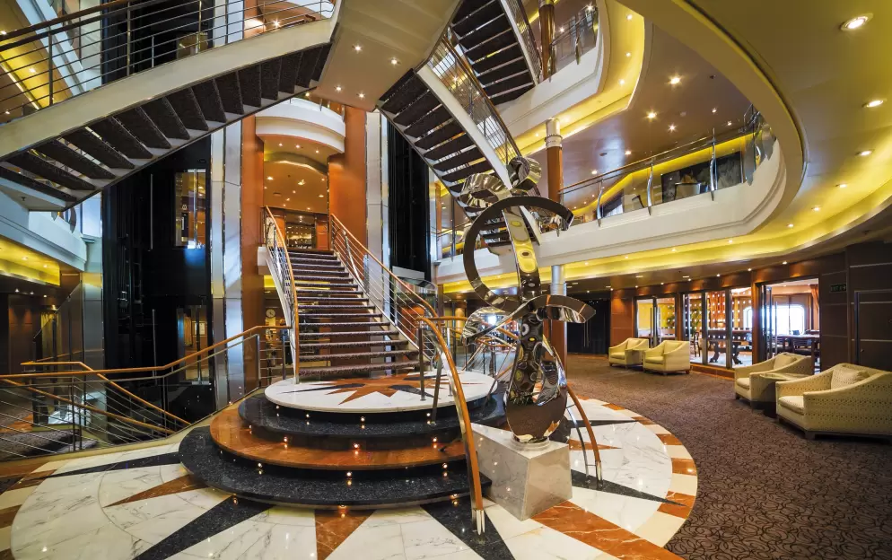 RSSC, Seven Seas Voyager, Atrium 1.jpg