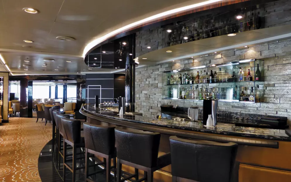 RSSC, Seven Seas Voyager, Horizon Lounge 1.jpg