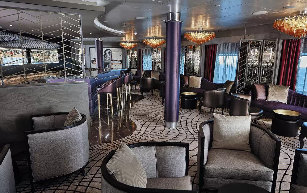 RSSC, Seven Seas Voyager, Voyager Lounge 1.jpg