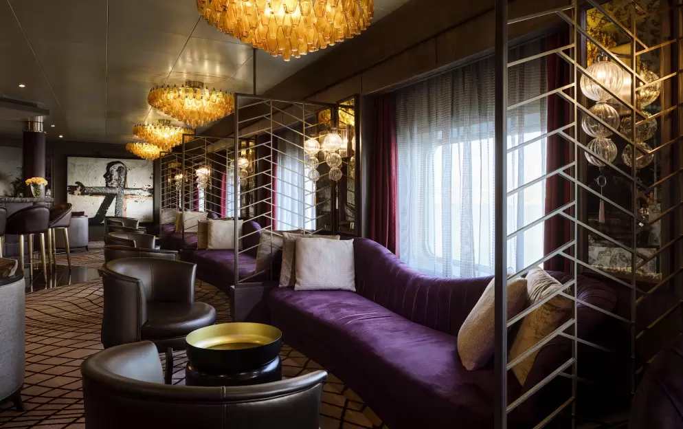 RSSC, Seven Seas Voyager, Voyager Lounge 2.jpg