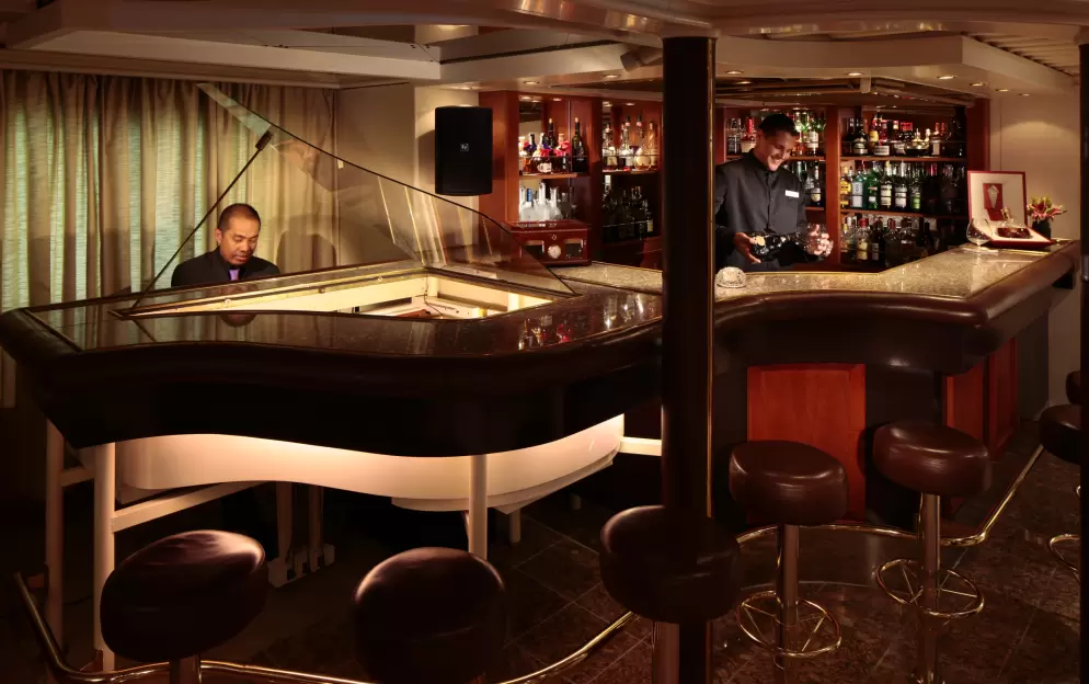 Seadream I & II - Piano Bar.jpg