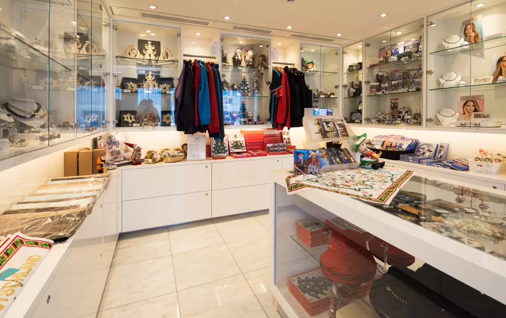 AmaWaterways LEA_giftshop.jpg