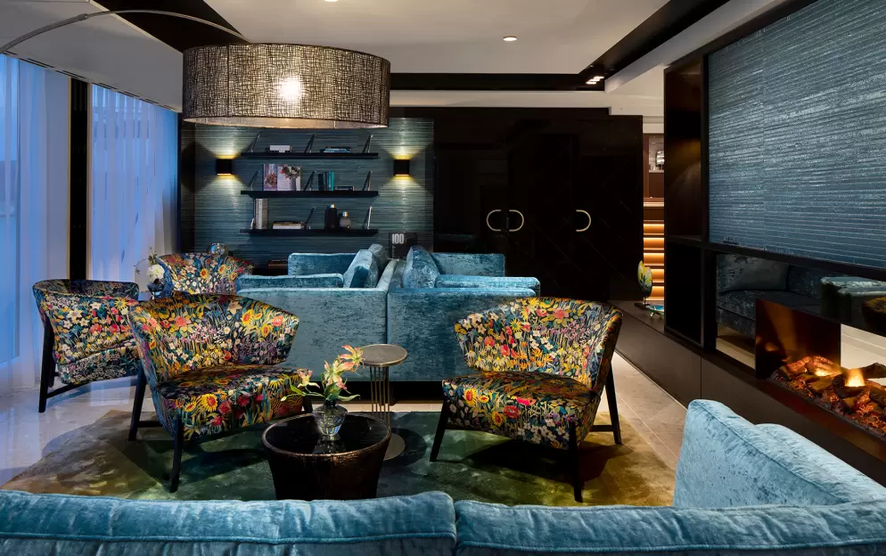 AmaWaterways AmaMagna - Library.jpg
