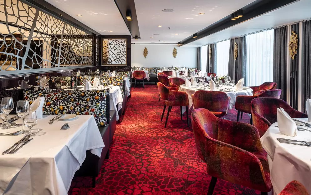 AmaWaterways AmaMagna - Main Restaurant.jpg