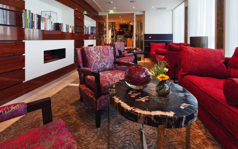 AmaWaterways SERENA_Library.jpg