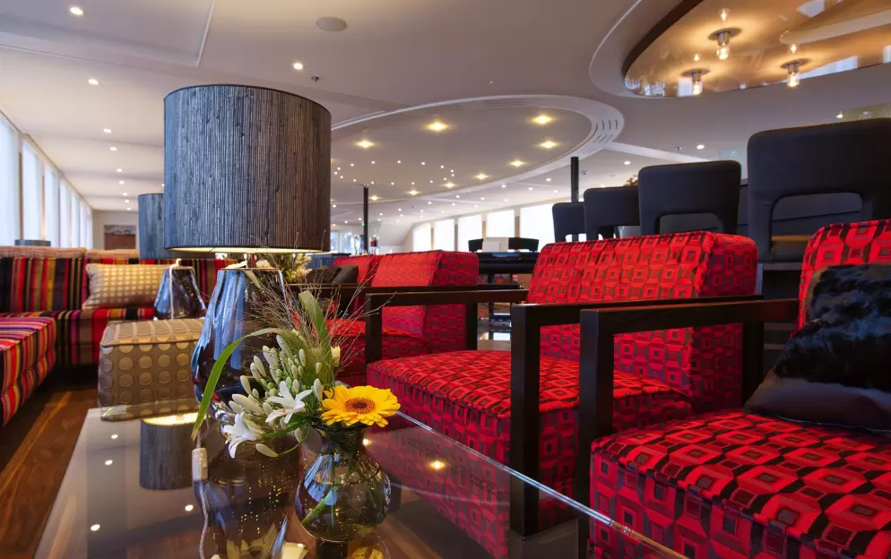 AmaWaterways SERENA_Lounge_01.jpg