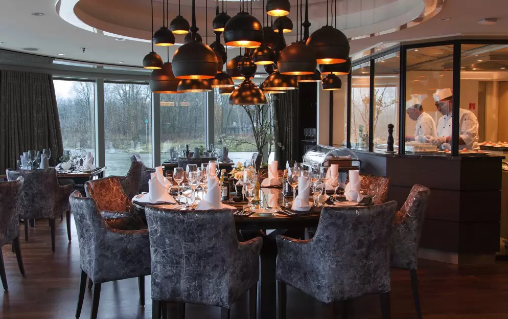 AmaWaterways STELLA_Chefstable.jpg