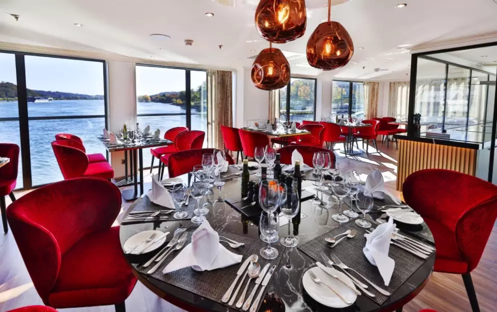 Amawaterways, AmaVerde, Dining.jpg