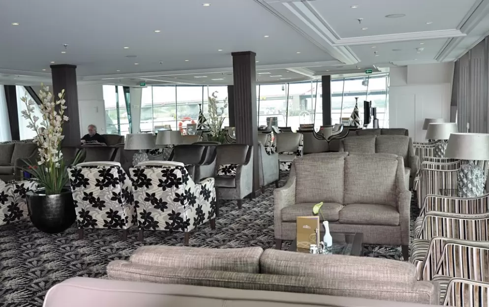 Lounge.jpg
