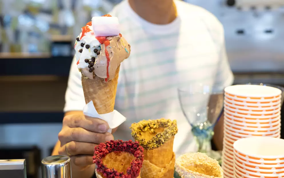 Crystal Cruises Crystal Scoops Ice Cream Bar 2.jpg