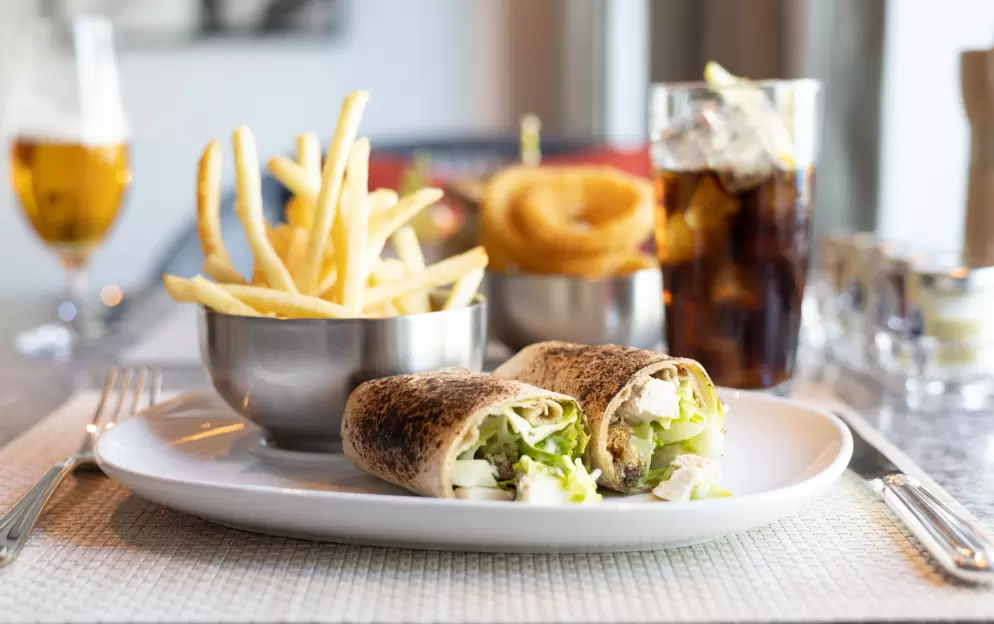Crystal Cruises Trident Grill 8.jpg