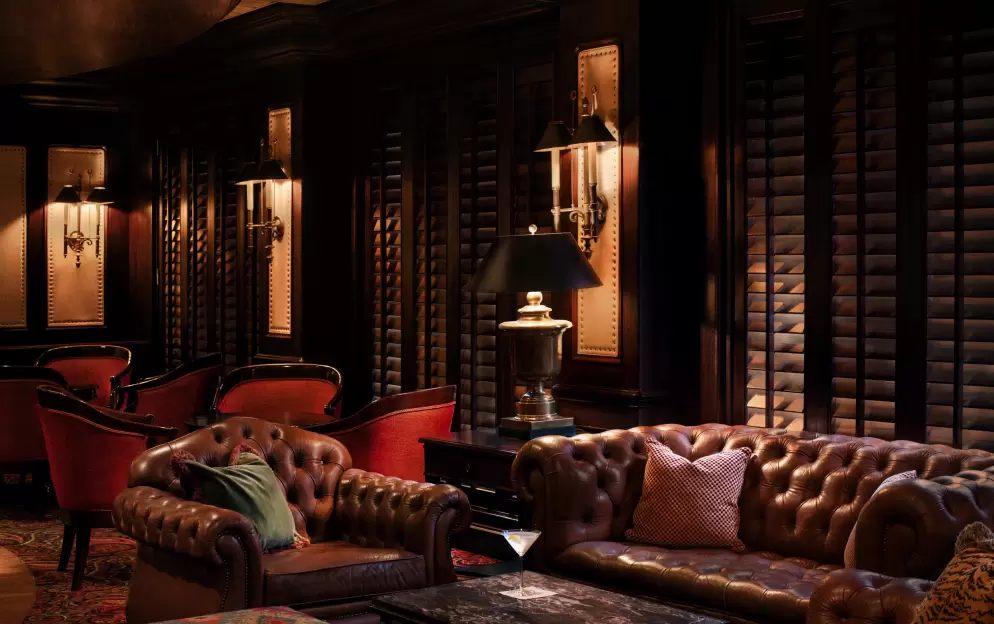 Crystal, Avenue Saloon 0.jpg