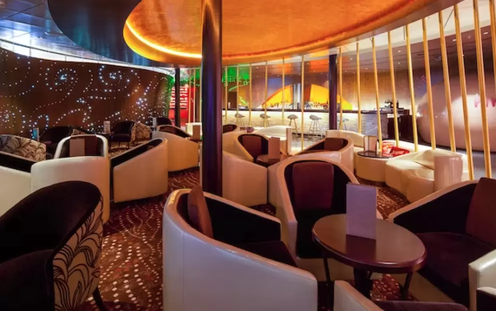 Disney Cruise Line, Disney Dream, District Lounge.png