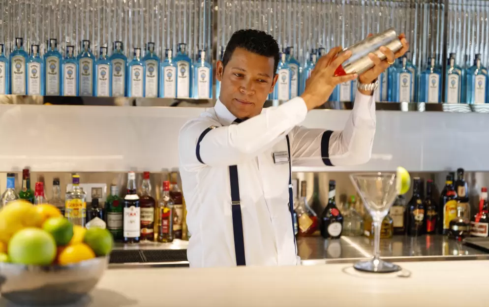 Emerald Cruises, Emerald Sakara & Azzurra, Amici Bar & Lounge 15.jpg